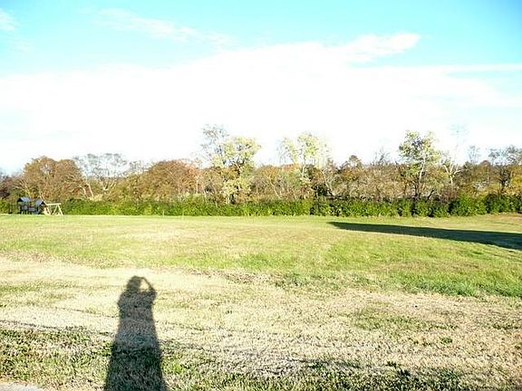 5th image of Clover Hill Dr