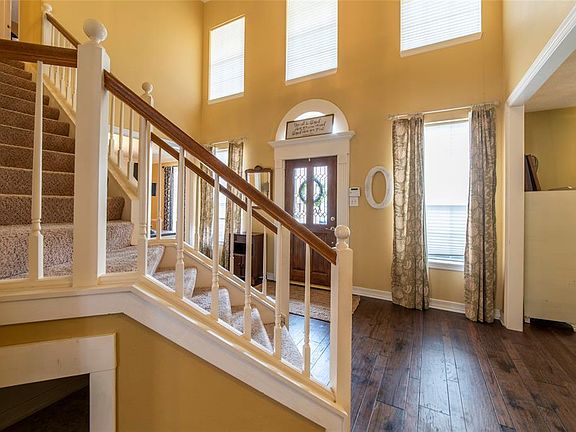 4th image of 2610 Braemar Ln