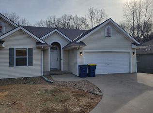 1807 Glenn Hendren Dr, Liberty, MO 64068
