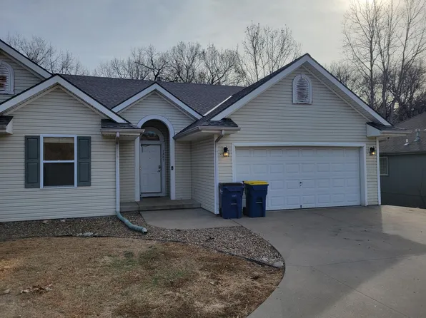 1807 Glenn Hendren Dr, Liberty, MO 64068