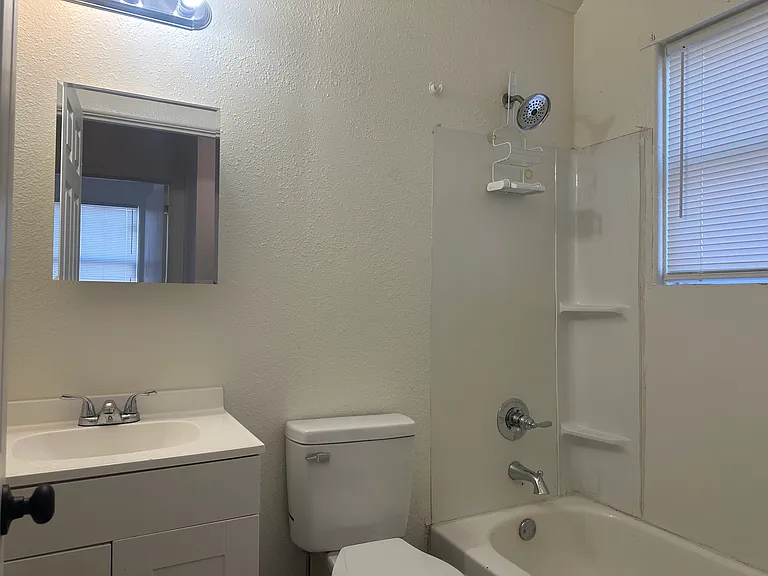 1219 Estelle St — Photo 6