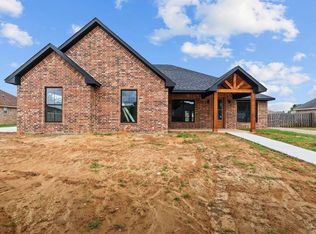 175 Corley Cir, Wake Village, TX 75501