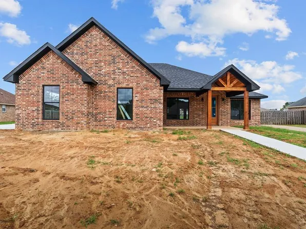 175 Corley Cir, Wake Village, TX 75501