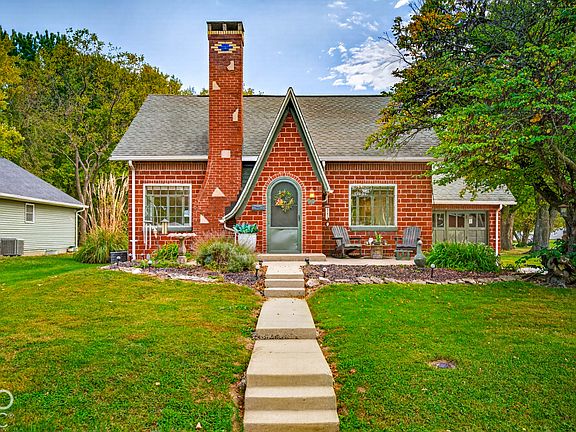2nd image of 70 Norris Ave