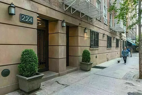 Rented by REAL New York | media 17