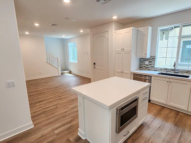 519 Embrook Way — Photo 5