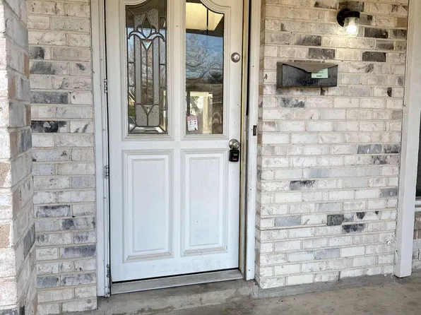 422 Woodmere Dr, Garland, TX 75043