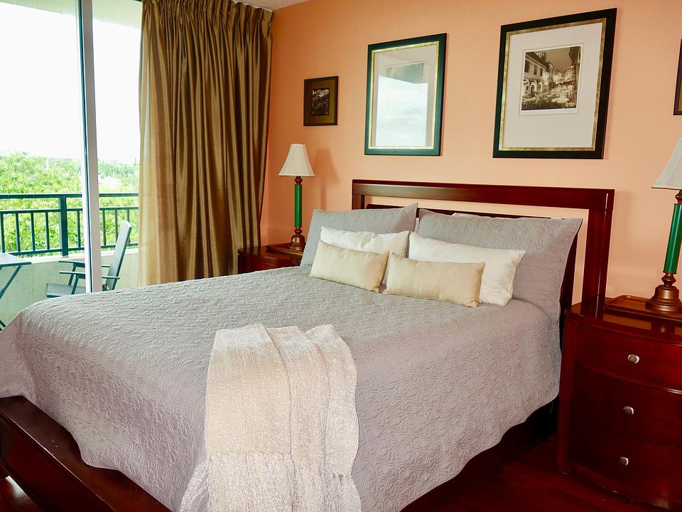 MASTER BEDROOM WITH BALCONY