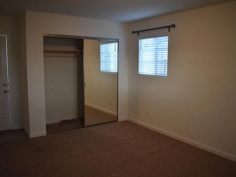 1134 Mentone Ave — Photo 4