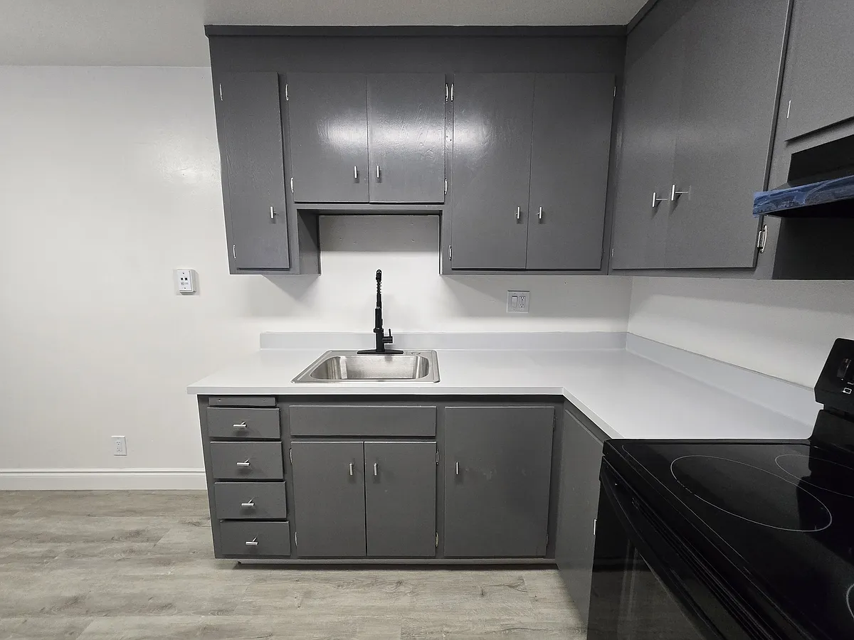 Kitchen - 1423 165th Ave #104