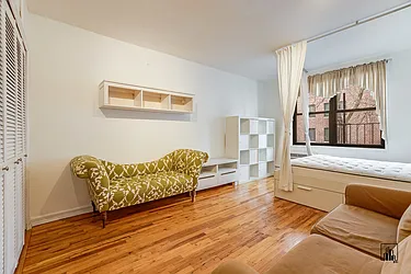 Rented by Barkoff Residential 