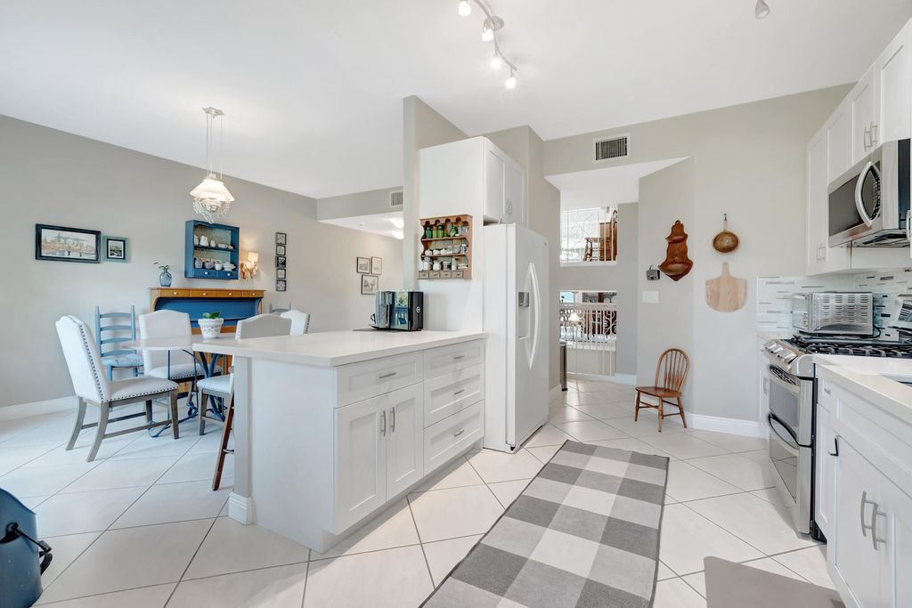 1776 BAY Drive, photo 7
