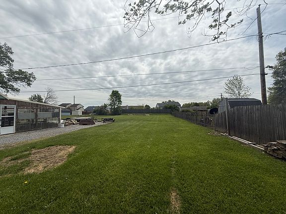 3rd image of 1317 Windsor Rd