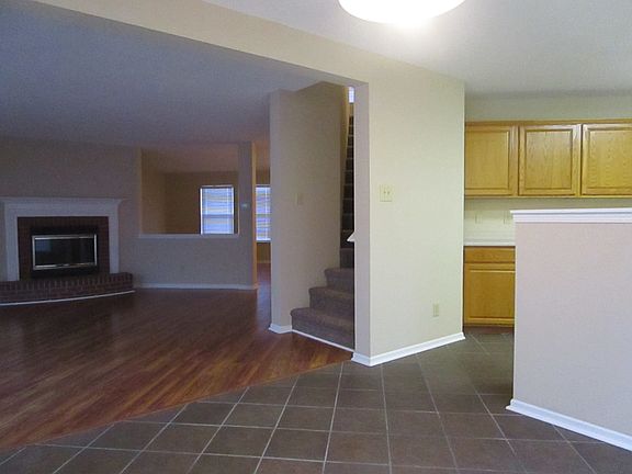 4th image of 711 Thornwood Ln