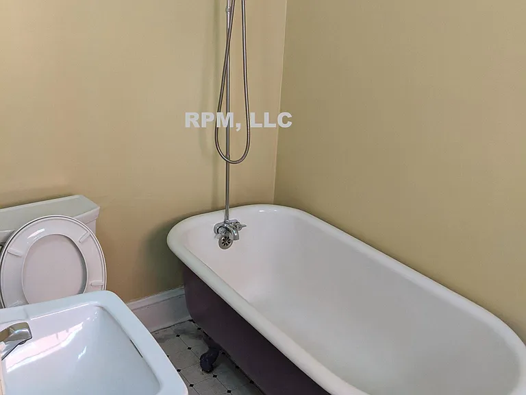 230 NE 53rd Ave — Photo 11