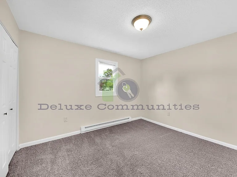404 Russell St — Photo 14