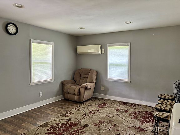3rd image of 109 Westside Dr