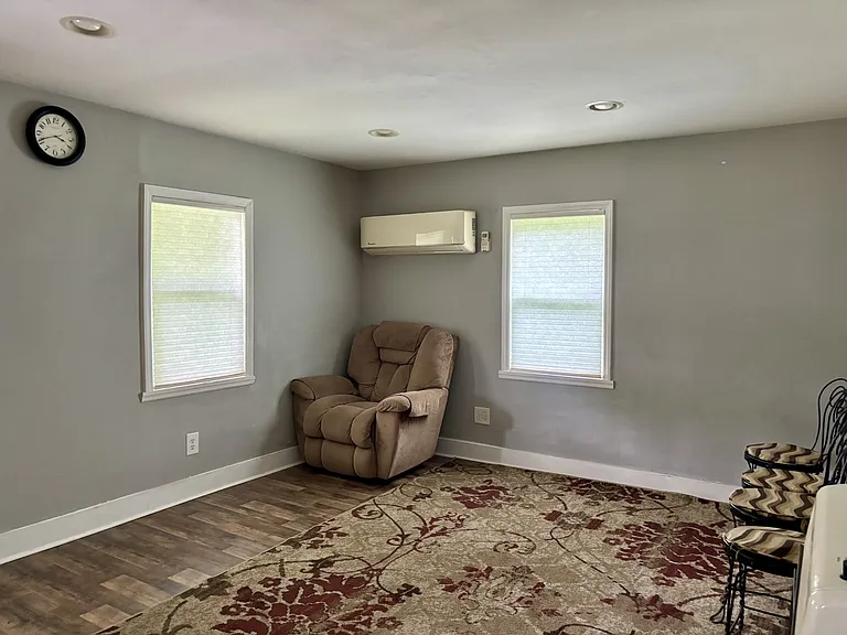 109 Westside Dr — Photo 3