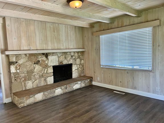 4th image of 876 E Cypress Ave