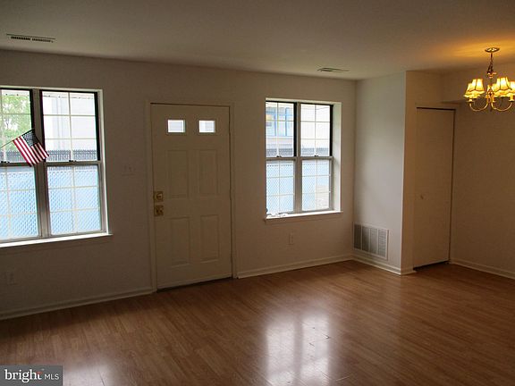 3rd image of 10103 Northeast Ave APT 3