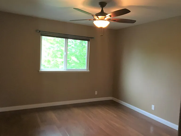 35 Baltar Loop #A — Photo 8