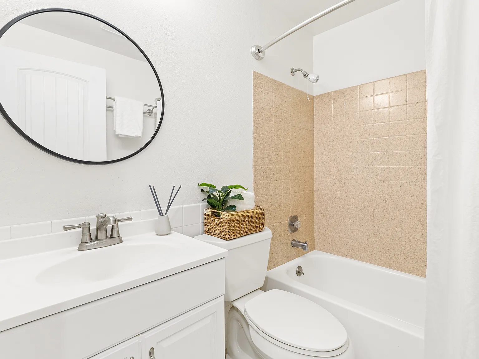 2 bed, 920 sqft, $2,700 — Photo 4
