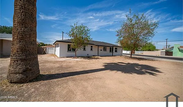 4 bed, 1400 sqft, $2,400 — Photo 4