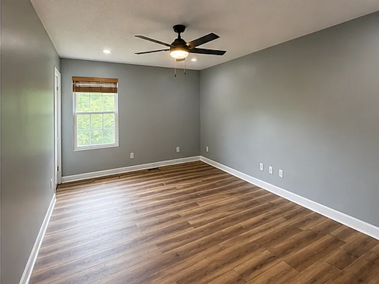 246 Lynhaven Dr — Photo 6