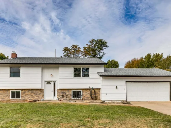 495 Park Ln, Hudson, WI 54016