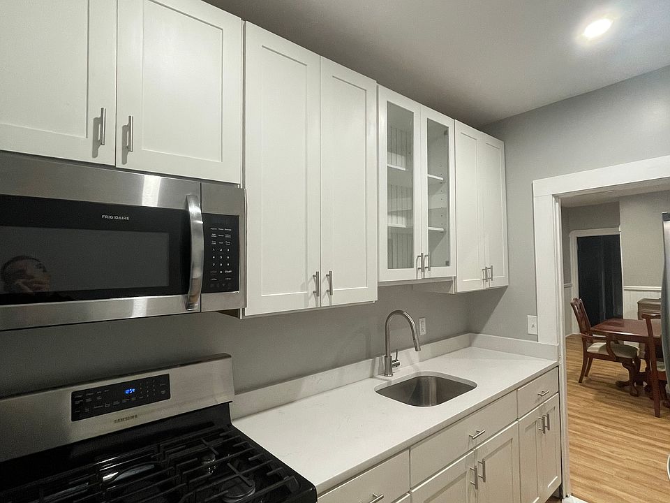 1st image of 8 Kane St APT 3