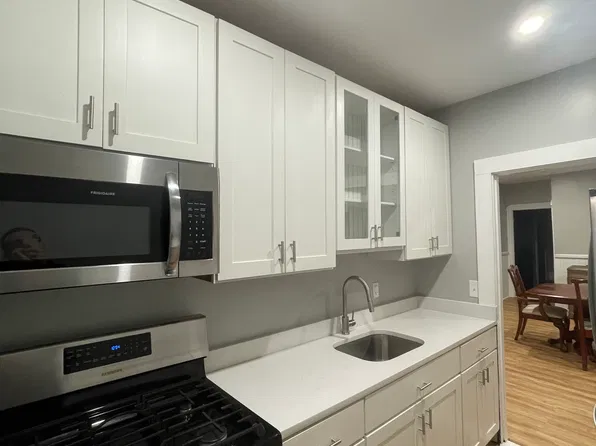 8 Kane St APT 3, New Bedford, MA 02740