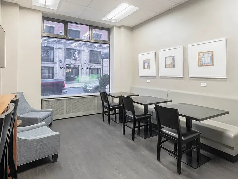 228 W 71st St #10L — Photo 32