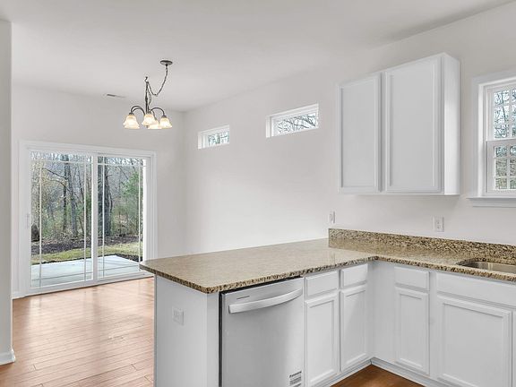 4th image of 27 Collins Mills Ct
