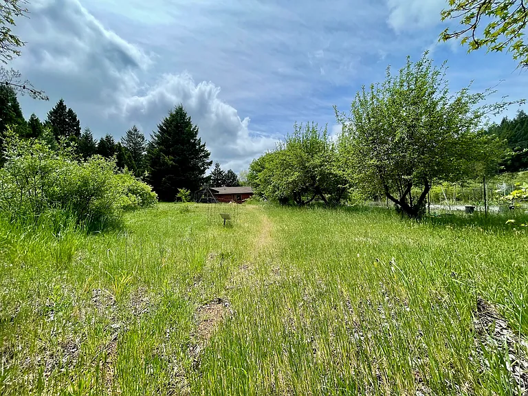 5721 Hearst Willits Rd #B — Photo 8