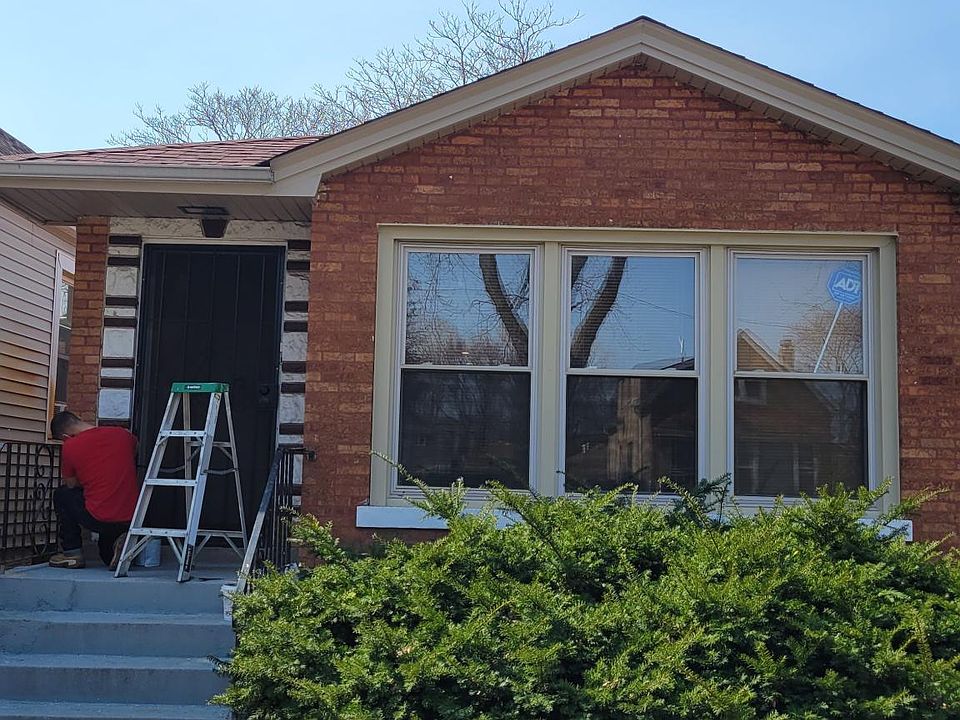 2nd image of 6818 S Oakley Ave