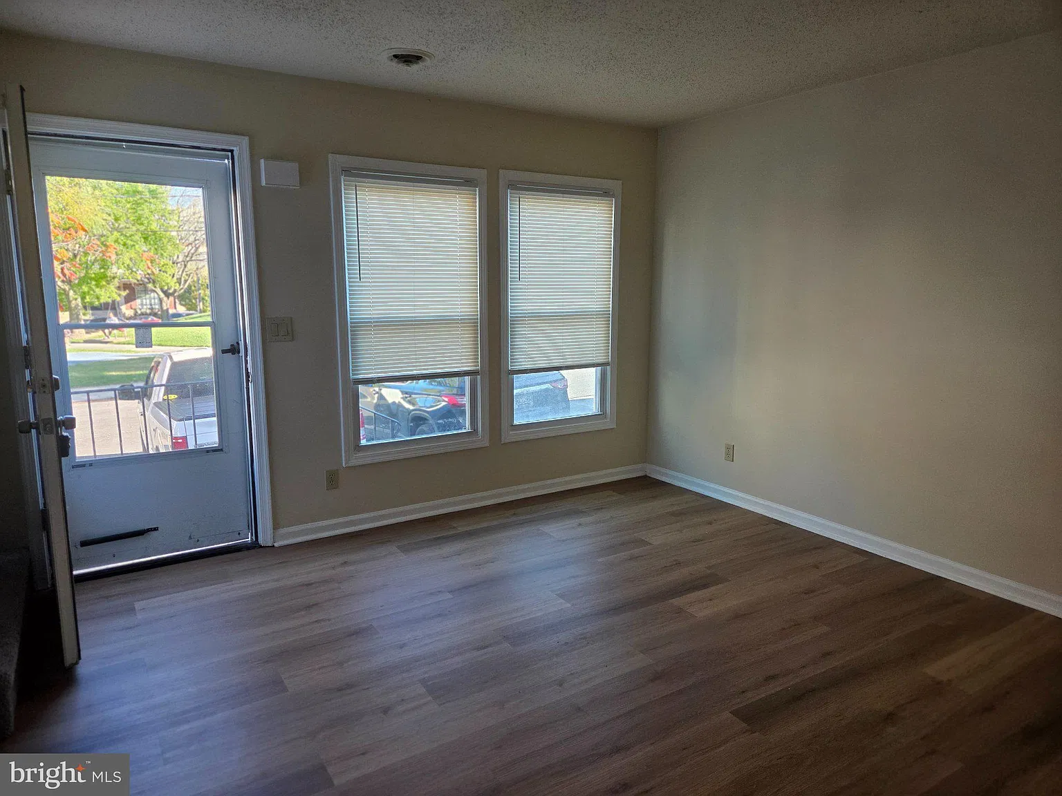 2 bed, 1.5 bath, 950 sqft, $1,395 — Photo 3