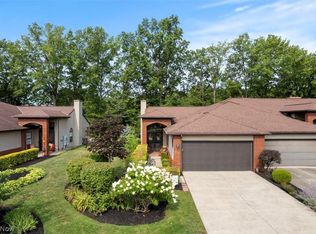 5201 Parkhurst Dr, Sheffield Village, OH 44054