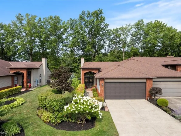 5201 Parkhurst Dr, Sheffield Village, OH 44054