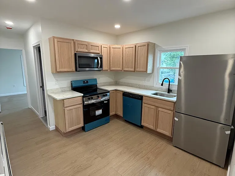 78 Lowell St #2 — Photo 4