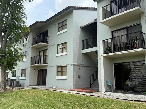 7195 NW 179th St APT 211, Hialeah, FL 33015