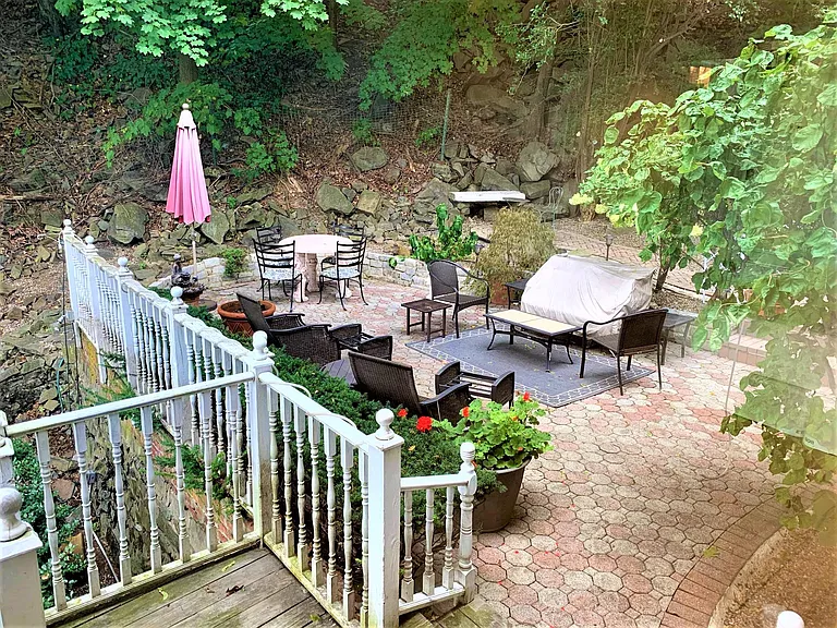 15 Rockwood Pl — Photo 32