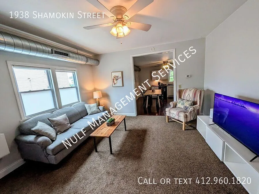 2 bed, 2 bath + finished basement and 2 car parking pad in South Side Slopes — Photo 3
