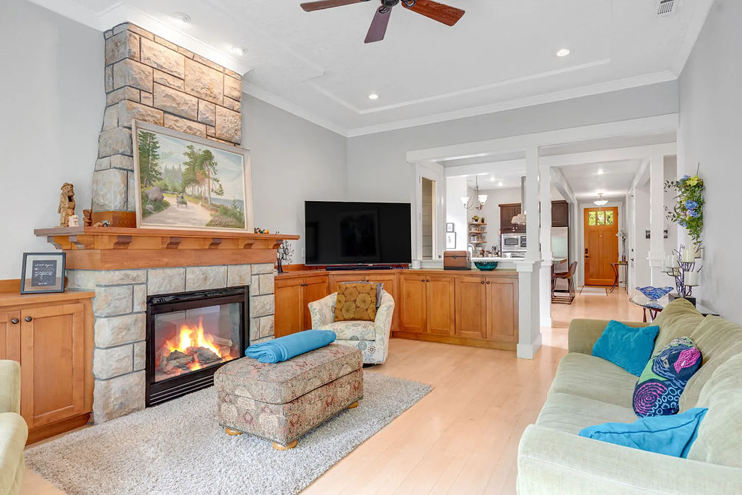 2 bed, 1.0 bath, 1797 sqft, $3,209 — Photo 2