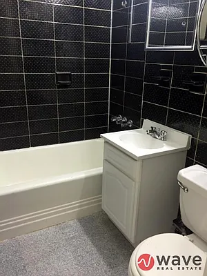 Rented by Wave Real Estate Group | media 23