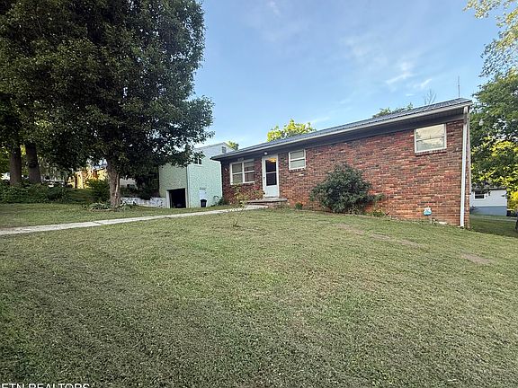 3rd image of 1108 Leconte Rd