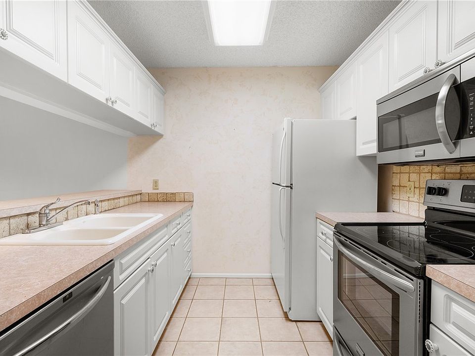 1st image of 9 Plantation Dr APT 205