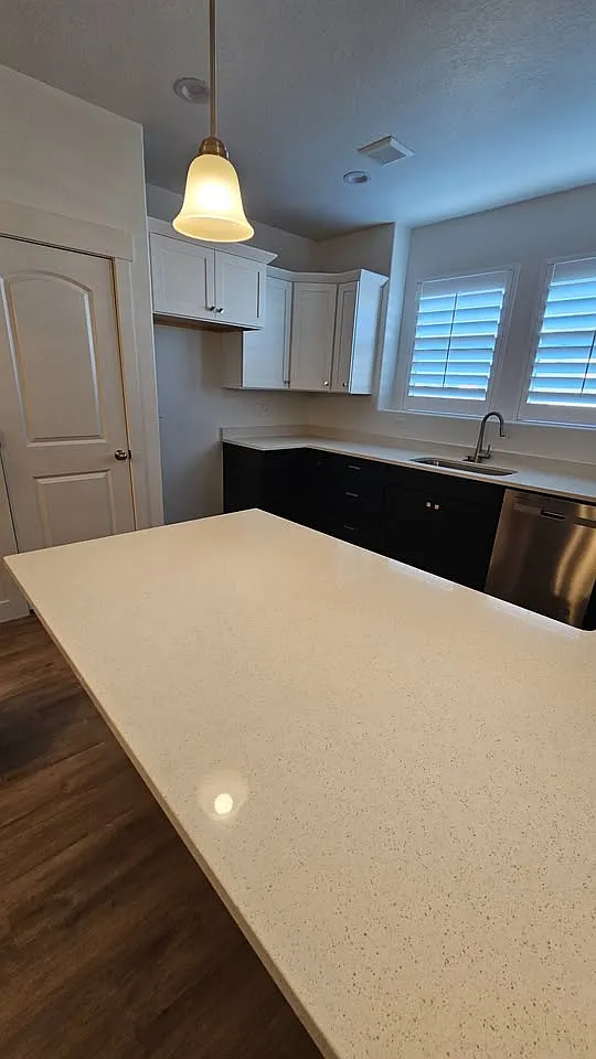 4 bed, 3.5 bath, 1695 sqft, $2,700 — Photo 4