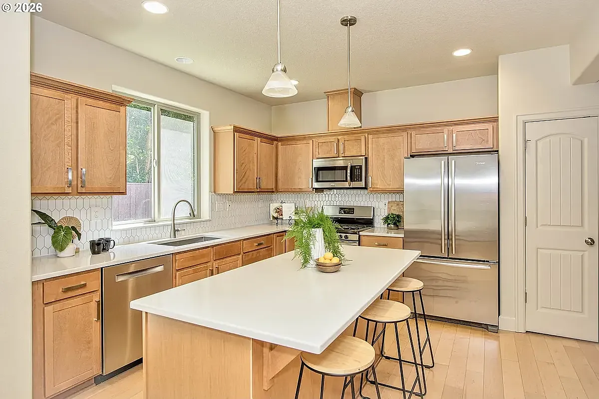 4 bed, 2.5 bath, 2194 sqft, $3,500 — Photo 2