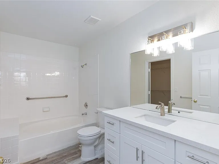 8048 W Rochelle Ave — Photo 23