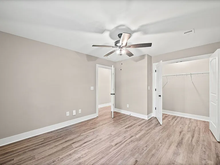528 Poston St — Photo 20
